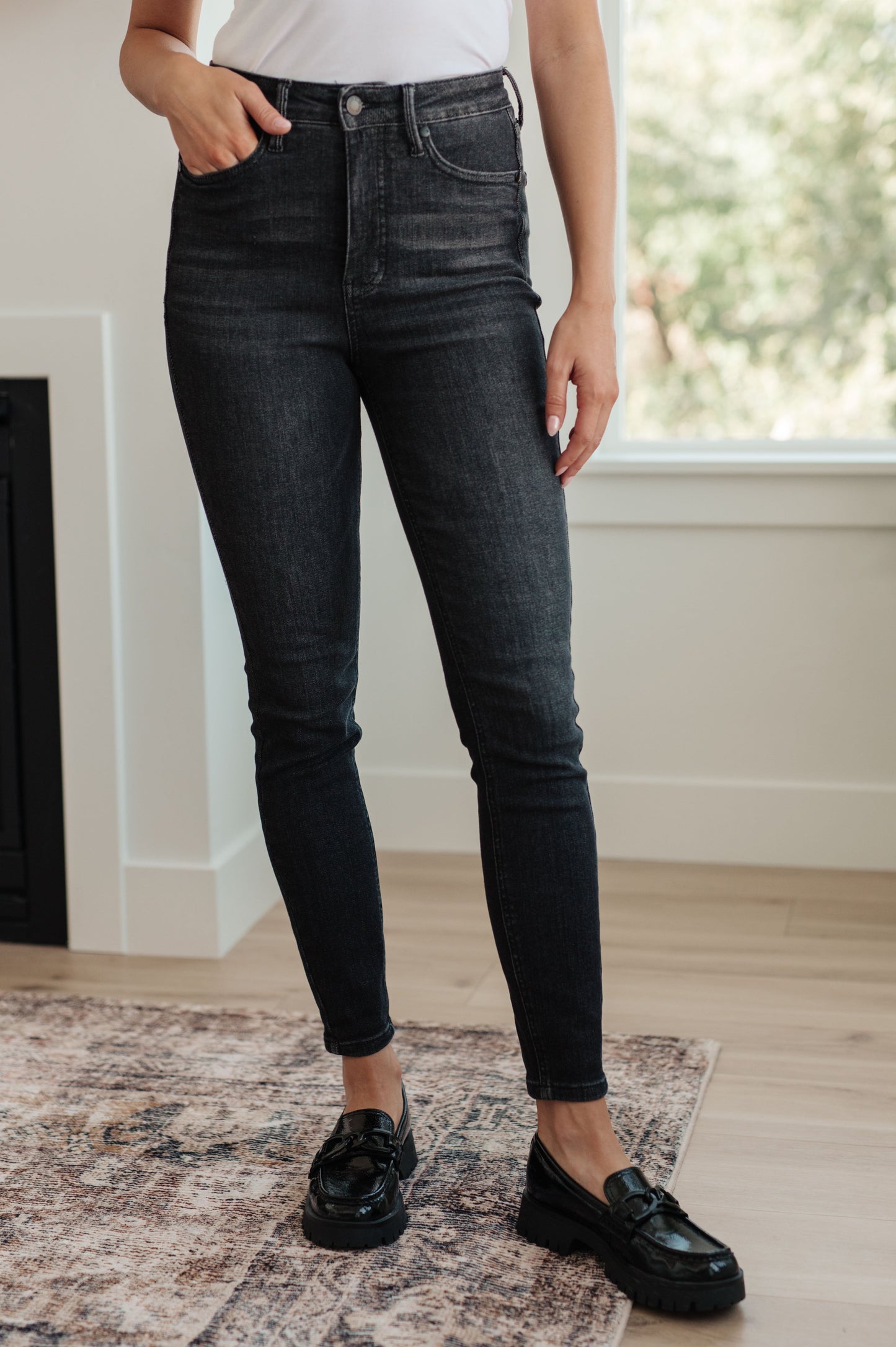 Octavia High Rise Control Top Skinny Jeans in Washed Black